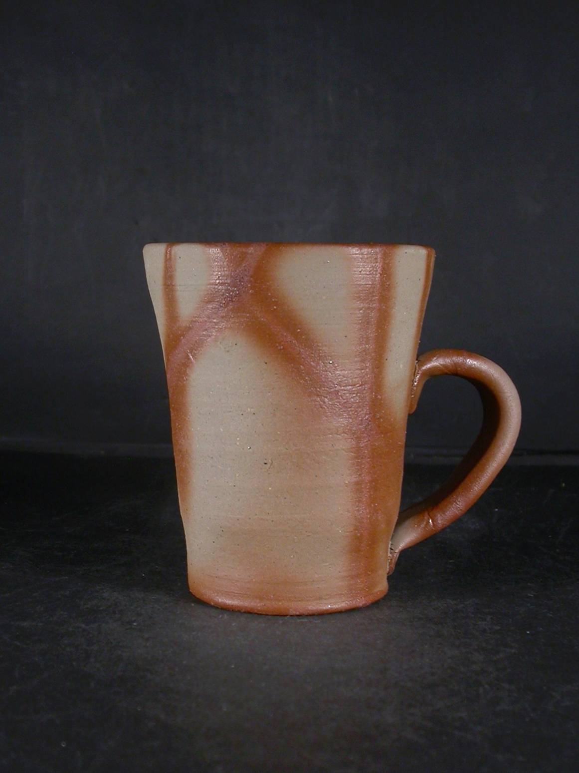 処分品　備前焼　備前焼中堅作家　片岡　聖観　 緋襷手付きカップ・ビアジョッキ３７