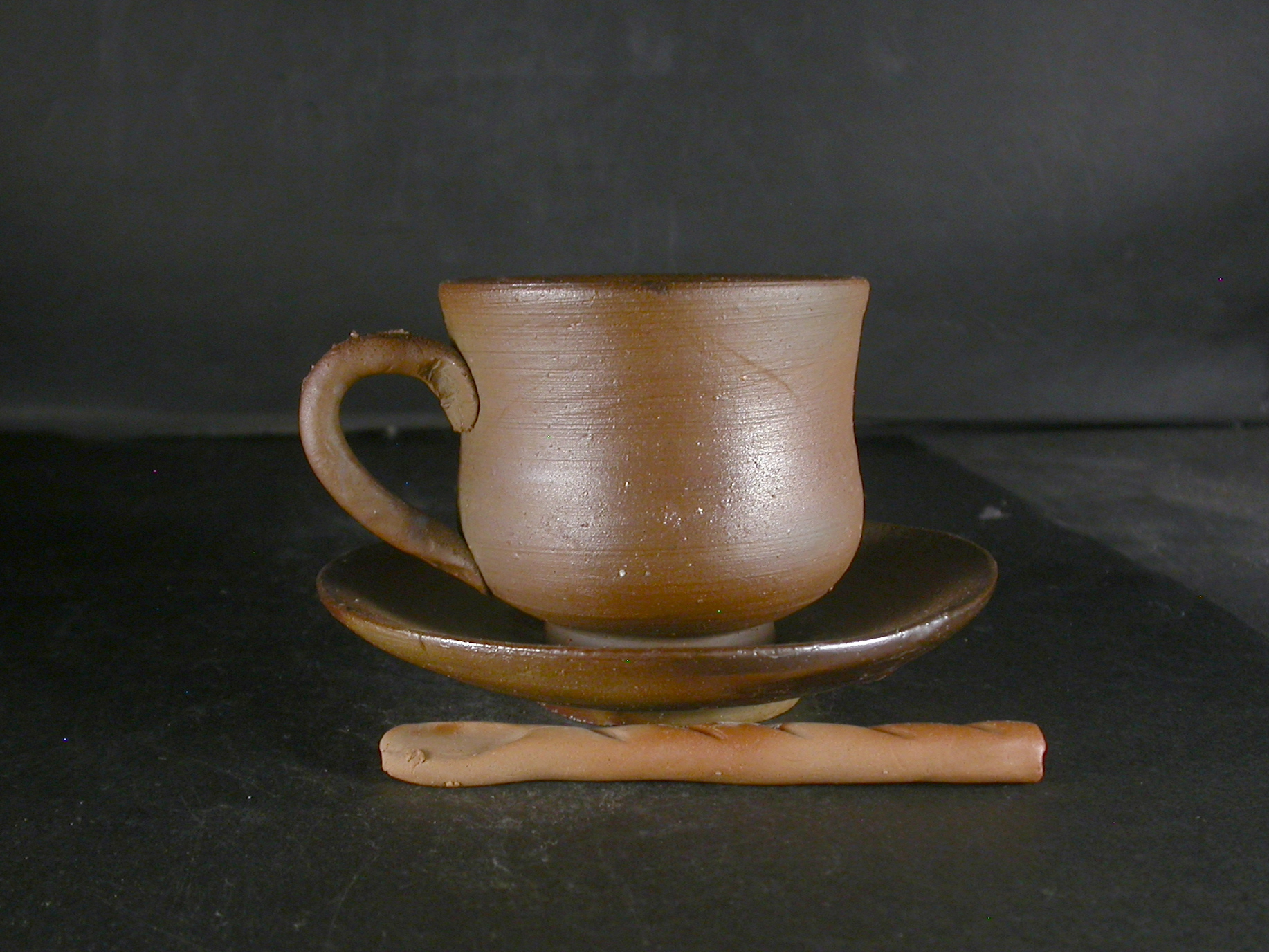 備前焼　登窯　備前焼中堅作家　片岡　聖観　 皿・スプーン付き焦げ茶のゴマコーヒーカップ２２