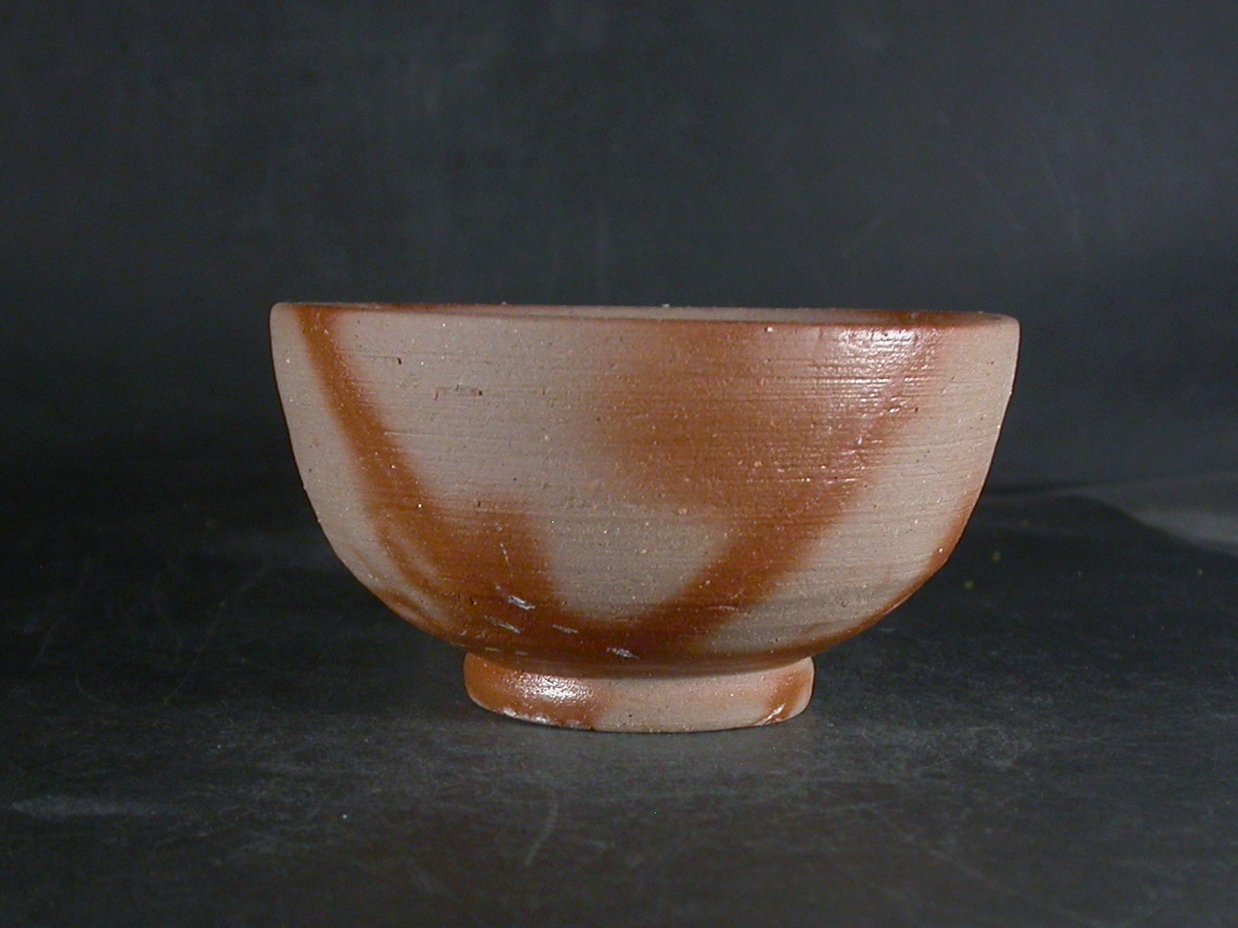 備前焼　備前焼中堅作家　片岡　聖観　小振りな緋襷飯茶碗３０