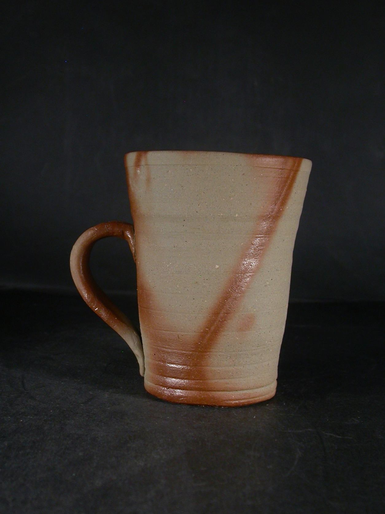 備前焼　備前焼中堅作家　片岡　聖観　 緋襷手付きカップ・ビアジョッキ２３