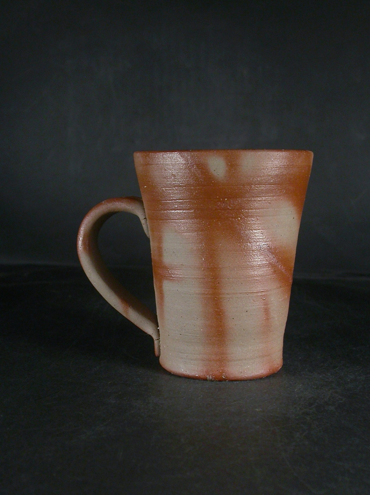 備前焼　備前焼中堅作家　片岡　聖観　 緋襷手付きカップ・ビアジョッキ４９