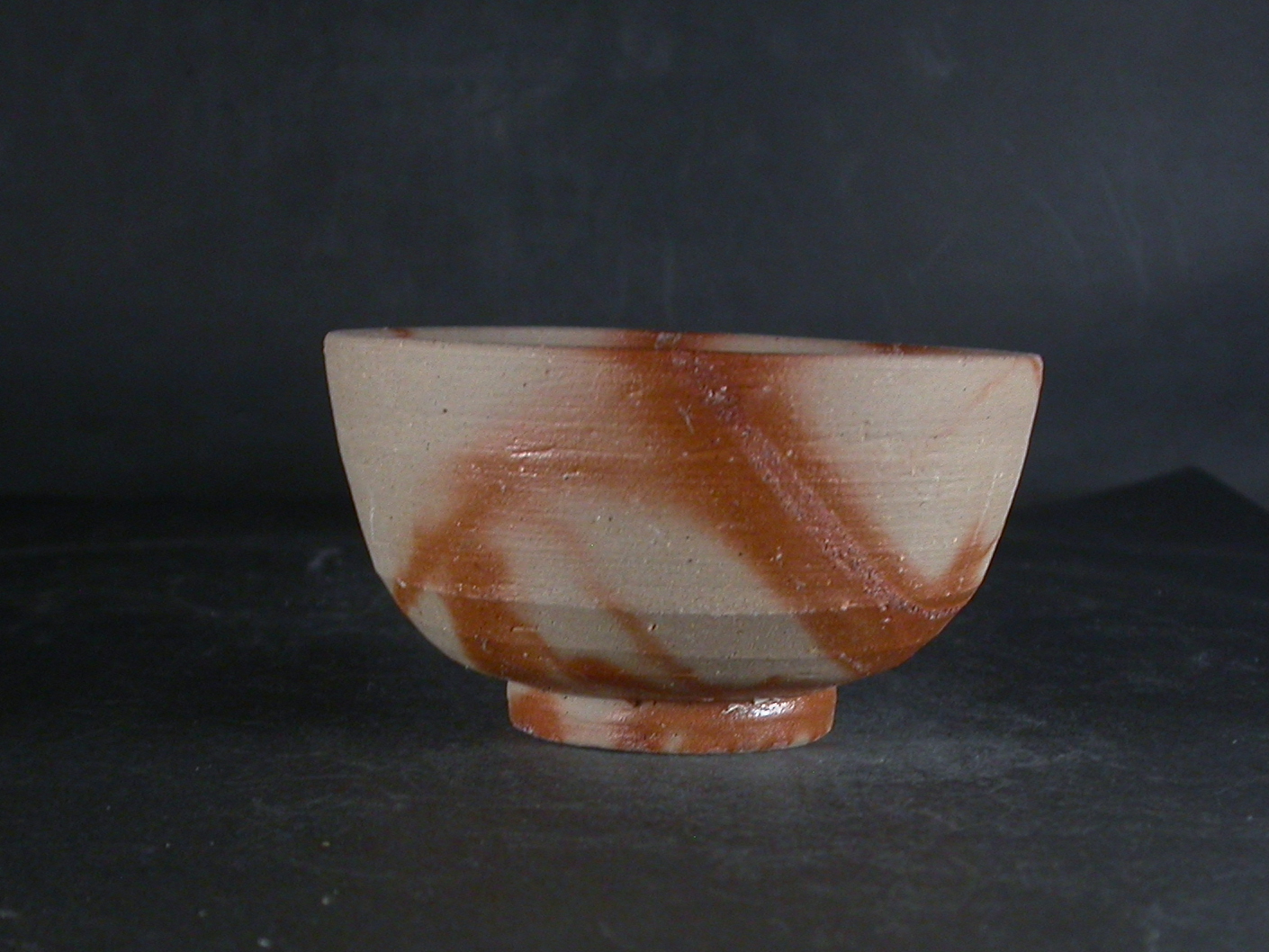 処分品　備前焼　備前焼中堅作家　片岡　聖観　少し小振りな緋襷飯茶碗３