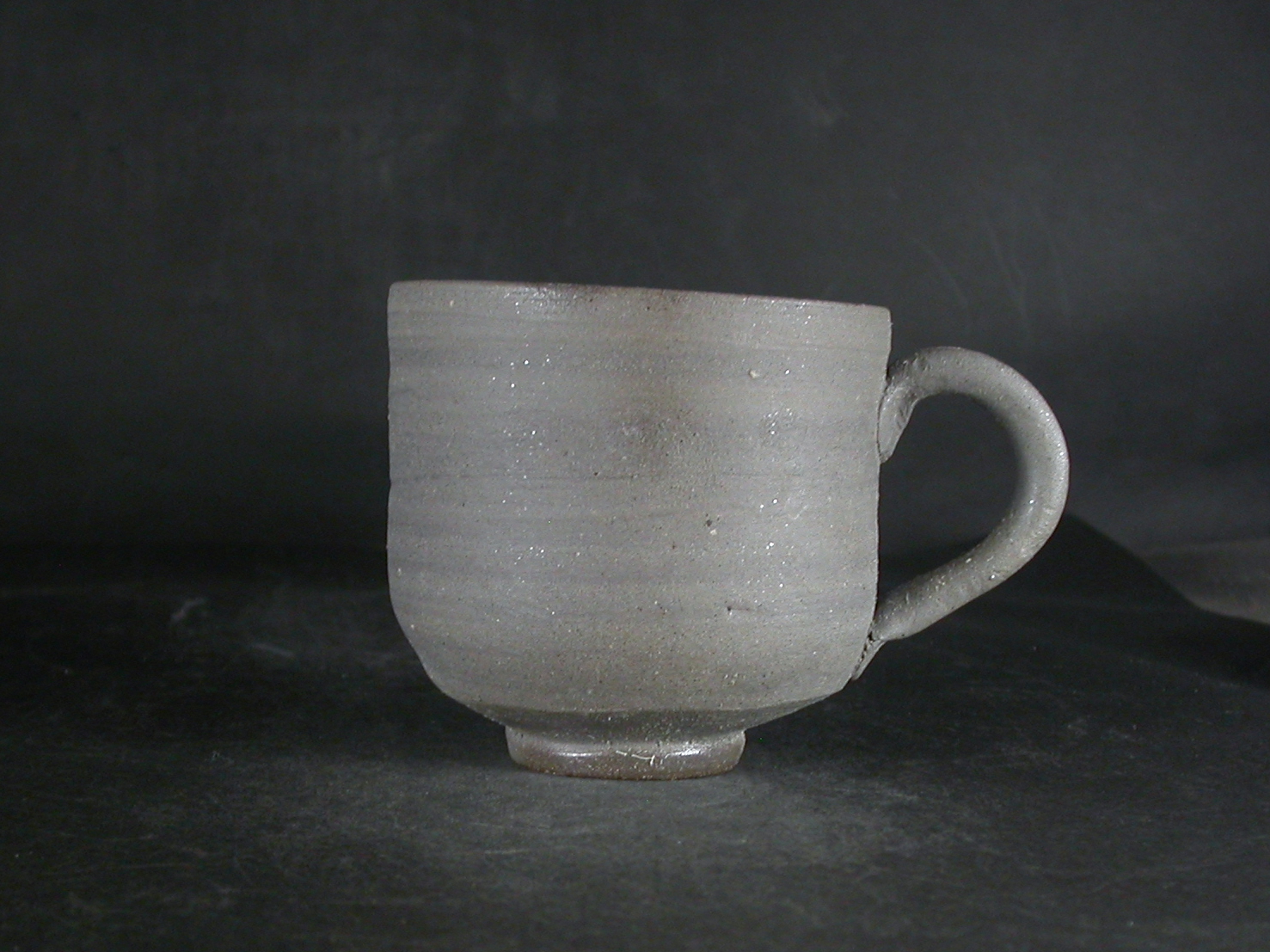 備前焼　備前焼中堅作家　片岡　聖観　青備前手付きカップ１６