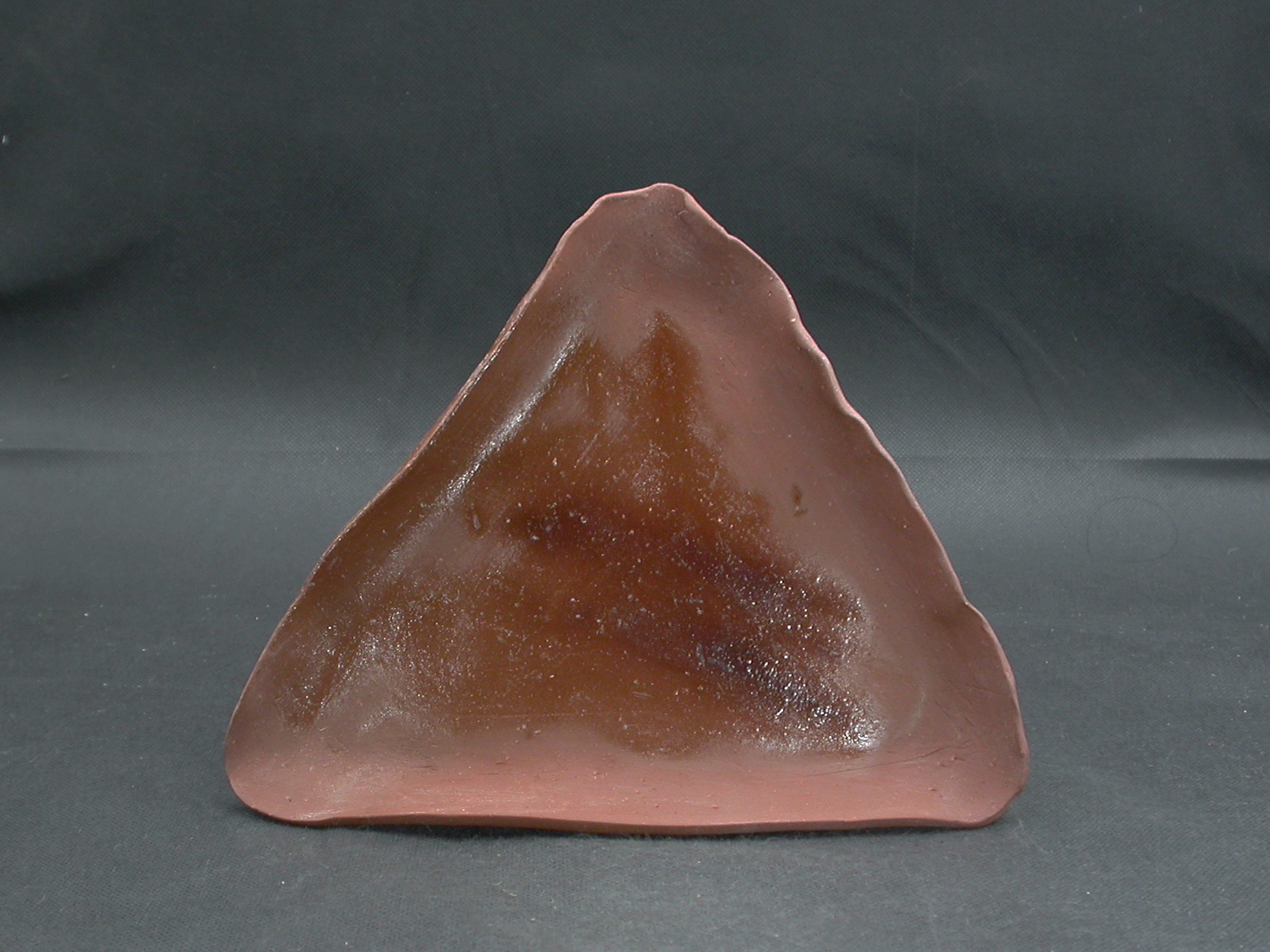 備前焼　備前焼中堅作家　片岡　聖観　１９．５センチ緋襷三角皿１