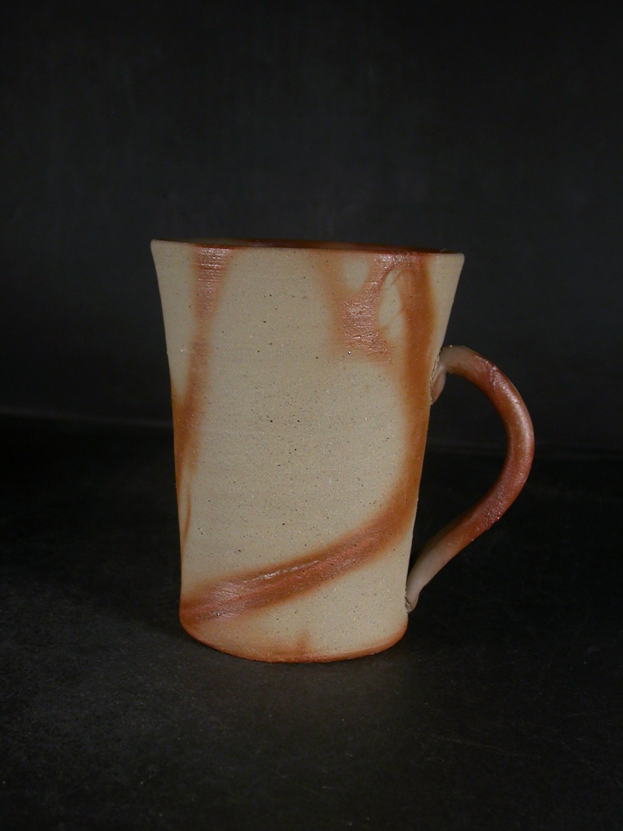 備前焼　備前焼中堅作家　片岡　聖観　 緋襷手付きカップ・ビアジョッキ４５