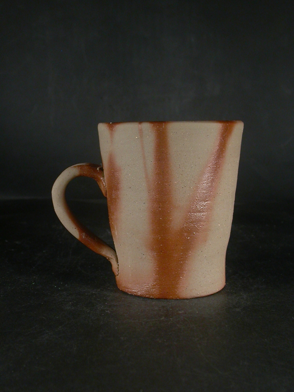 備前焼　備前焼中堅作家　片岡　聖観　 緋襷手付きカップ・ビアジョッキ４６