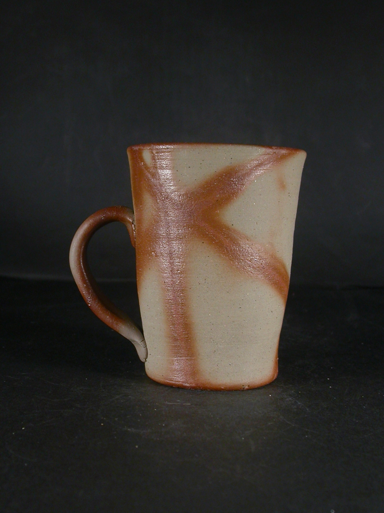 備前焼　備前焼中堅作家　片岡　聖観　 緋襷手付きカップ・ビアジョッキ４８