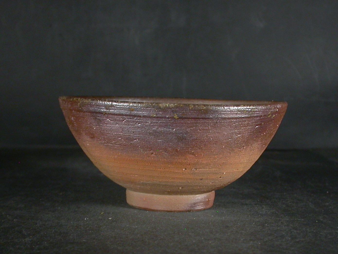 備前焼　登窯　備前焼中堅作家　片岡　聖観　緋襷・焦げ茶のゴマ飯茶碗３４