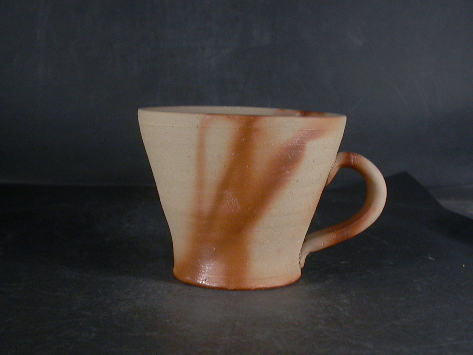 備前焼 備前焼中堅作家 片岡 聖観 緋襷手付きカップ56 備前焼卸