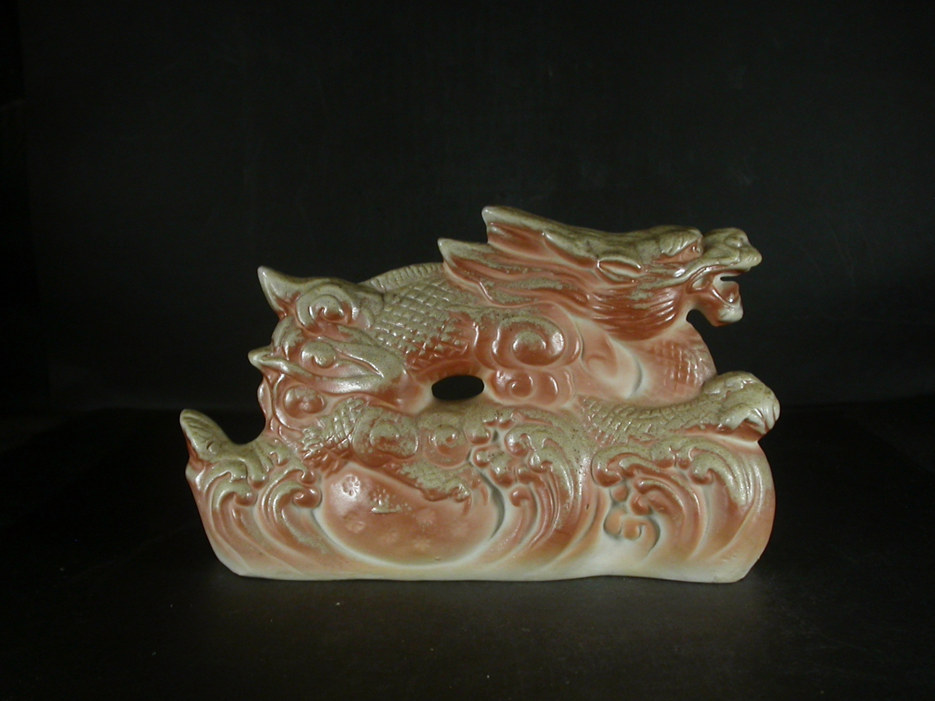 備前焼　備前焼中堅作家　稗田寿炎　 白備前龍置物１