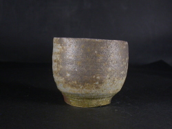 備前焼　穴窯　備前焼異色作家　吉岡　勝巳　最新作青・黄ゴマぐい呑１