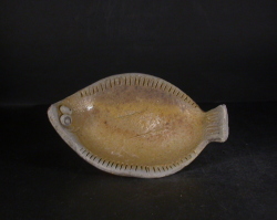 備前焼　穴窯　備前焼異色作家　吉岡　勝巳　最新作１５センチ黄・青ゴマ三つ足平目皿５０