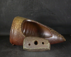 備前焼　穴窯　備前焼異色作家　吉岡　勝巳　剣山付き黄ゴマ三つ足花器１１