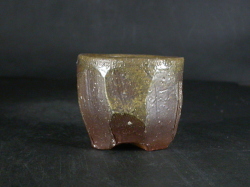 備前焼　穴窯　備前焼異色作家　吉岡　勝巳　最新作黄ゴマ面取・鎬ぐい呑１９