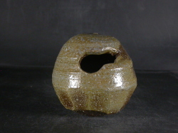 備前焼　穴窯　備前焼異色作家　吉岡　勝巳　最新作黄ゴマ掛け花入１