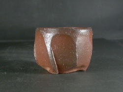 処分品　備前焼　穴窯　備前焼異色作家　吉岡　勝巳　最新作焦げ茶のゴマ面取・鎬ぐい呑２３