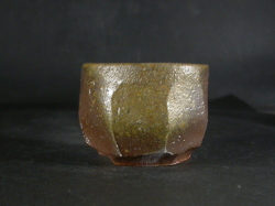備前焼　穴窯　備前焼異色作家　吉岡　勝巳　最新作黄ゴマ面取り・鎬ぐい呑２