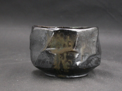 備前焼　登窯　備前焼物故作家　的野　求　黄ゴマ面取り・鎬黒備前抹茶茶碗５