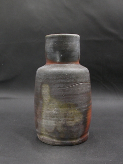 処分品　備前焼　登窯　備前焼窯元泰山窯　共箱付き桟切り花入１