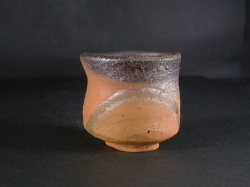 備前焼　登窯　備前焼人気作家　高力　芳照　最新作四方桟共箱付緋窯変ぐい呑１