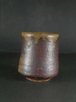 月間特価品　備前焼　穴窯　備前焼人気作家　故森　青史　共箱付黄ゴマ湯呑１