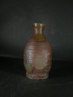 備前焼　登窯　備前焼ベテラン作家　森岡　宏　共箱付き大振りな黄ゴマ荒土徳利１