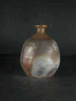 処分品　備前焼　登窯　備前焼中堅作家　藤森　陶志　金彩・桟切徳利１