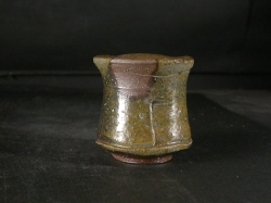 備前焼　登窯　備前焼ベテラン作家　岩本　修一　共箱付き黄ゴマぐい呑１