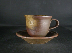 備前焼　登窯　備前焼中堅作家　竹内　靖之（山本）　最新作皿付黄ゴマコーヒーカップ１５