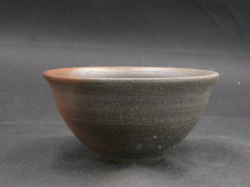 備前焼　備前焼中堅作家　竹内　靖之（山本）　最新作金彩・焦げ茶のゴマ青備前飯茶碗３