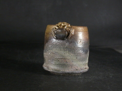 備前焼　登窯　備前焼中堅作家　竹内　靖之（山本）　最新作蟹付き金彩・窯変ぐい呑２７