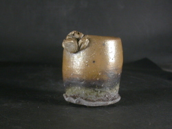 備前焼　登窯　備前焼中堅作家　竹内　靖之（山本）　最新作蟹付き金彩・窯変ぐい呑１