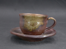 備前焼　登窯　備前焼中堅作家　竹内　靖之（山本）　最新作皿付黄ゴマコーヒーカップ１