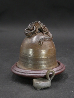 備前焼　登窯　備前焼中堅作家　竹内　靖之（山本）　最新作金彩・黄ゴマ龍付き線香立・香炉１