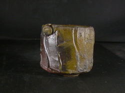 備前焼　備前焼中堅作家　竹内　靖之（山本）　最新作蟹付き窯変鎬フリーカップ１