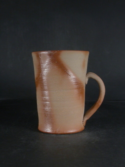 処分品　備前焼　備前焼中堅作家　片岡　聖観　 緋襷手付きカップ・ビアジョッキ１