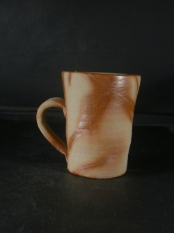 備前焼　備前焼中堅作家　片岡　聖観　 緋襷手付きカップ・ビアジョッキ２０