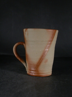 備前焼　備前焼中堅作家　片岡　聖観　 緋襷手付きカップ・ビアジョッキ２３