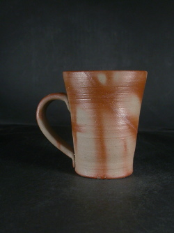 備前焼　備前焼中堅作家　片岡　聖観　 緋襷手付きカップ・ビアジョッキ４９