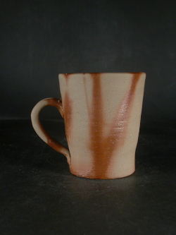 備前焼　備前焼中堅作家　片岡　聖観　 緋襷手付きカップ・ビアジョッキ４６