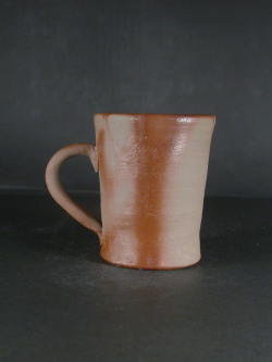 備前焼　備前焼中堅作家　片岡　聖観　 緋襷手付きカップ・ビアジョッキ５６