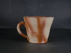 備前焼　備前焼中堅作家　片岡　聖観　緋襷手付きカップ５１