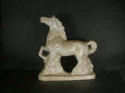 備前焼　備前焼中堅作家　不染窯　稗田寿炎　 共箱付き来年の干支黄ゴマ白備前午置物３