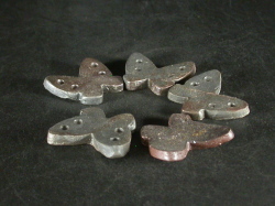 備前焼　登窯　六べえ製作　緋襷青備前蝶の箸置５個組２