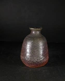 お買得　備前焼　穴窯　備前焼物故作家　前嶋　五一郎　少し小振りな黄ゴマ徳利54