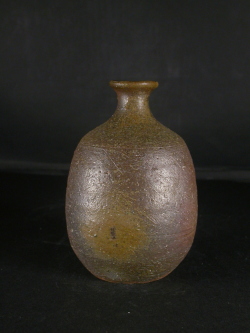 ●貴重 人間国宝 伊勢崎淳 備前焼 徳利 日本酒 栞 共布 共箱 高さ14cm 備前焼 登窯 備前焼人間国宝 伊勢崎 淳 共箱付黄ゴマ徳利16 備前焼卸