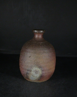 お買得　備前焼　登窯　備前焼長老作家　岡山県無形文化財　各見　政峰　共箱付き黄ゴマ徳利８