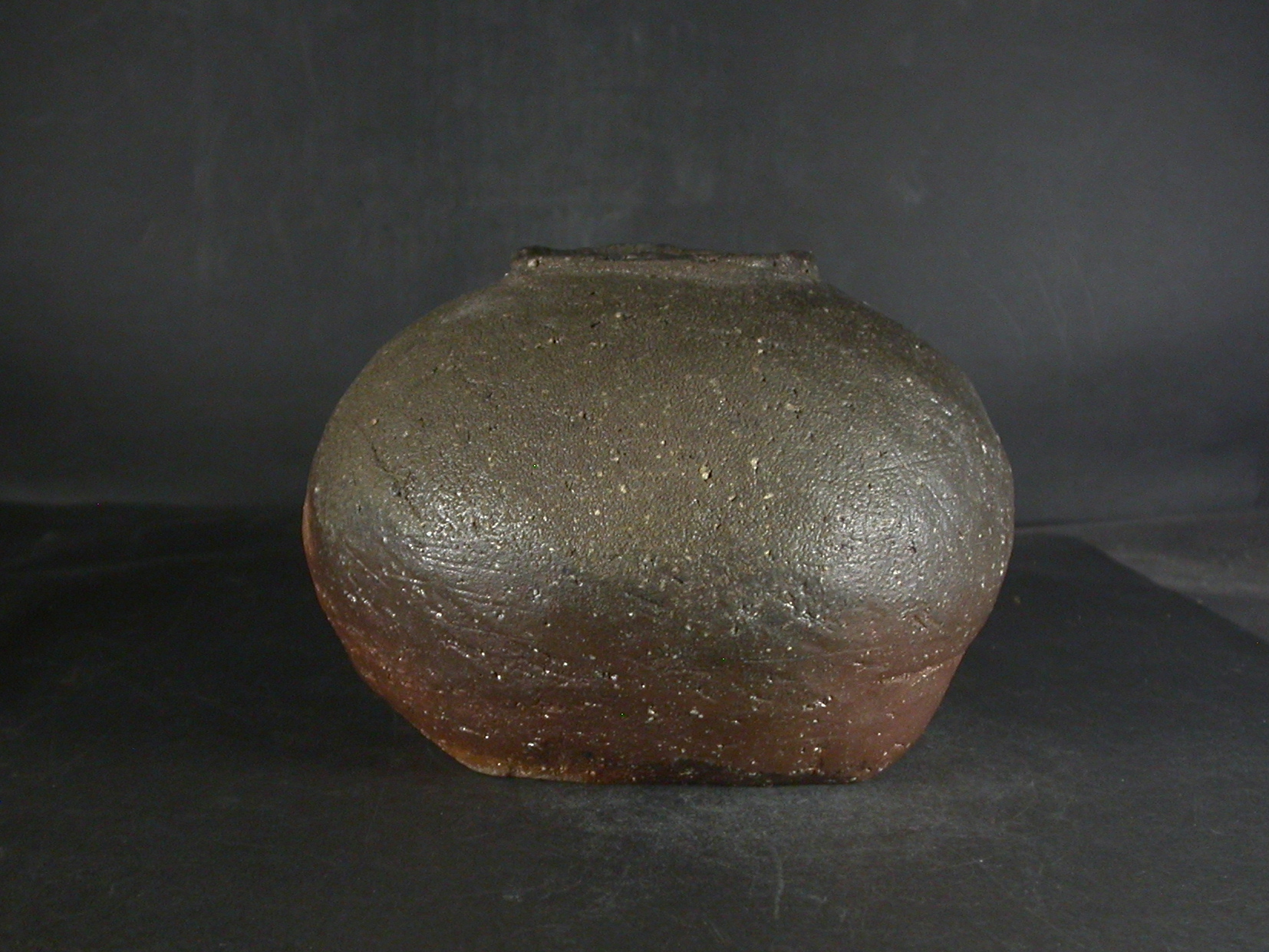 備前焼　穴窯　備前焼物故作家　前嶋　五一郎　手捻り黄ゴマ平壺１２