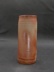 月間特価品　備前焼　備前焼人気作家　故原田　拾六　共箱付き緋襷筒花入１