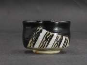 赤津焼　背戸窯２１世　愛知県無形文化財　日展審査員　加藤　鈔　四方桟共箱付き黒織部ぐい呑１